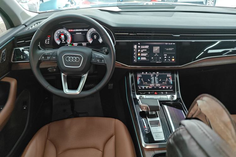 Used Audi Q7 2022 55 TFSI quattro S line Sport model
