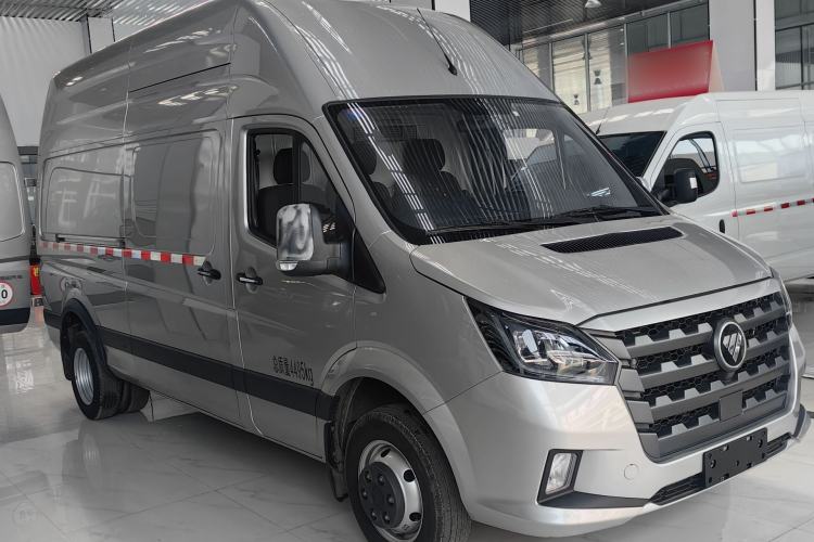 Used Foton Toano 2024 Tuyano Pro Van 2.5T Manual Rear-Wheel Drive Extended Wheelbase with Ultra-High Roof Dual Rear Tires 3-Seater Configuration