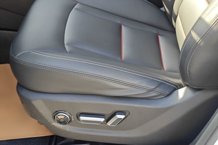 Used Geely Auto Emgrand X7 Sport 2018 1.8TD Automatic Two-Wheel Drive Smart Connect 4G Internet Edition