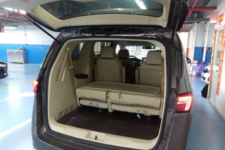 Used Buick GL8 2023 Facelifted Land Cruiser Executive Luxury Version
