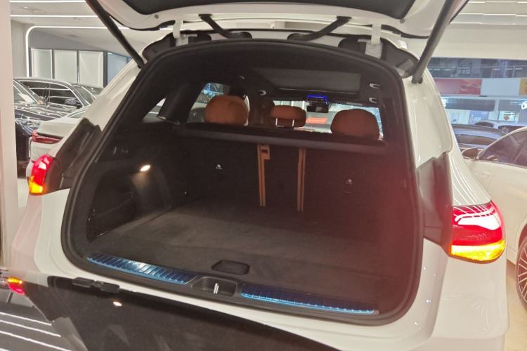 Used Mercedes-Benz GLC 2023 Facelift GLC 260 L 4MATIC Luxury Version 5 Seats
