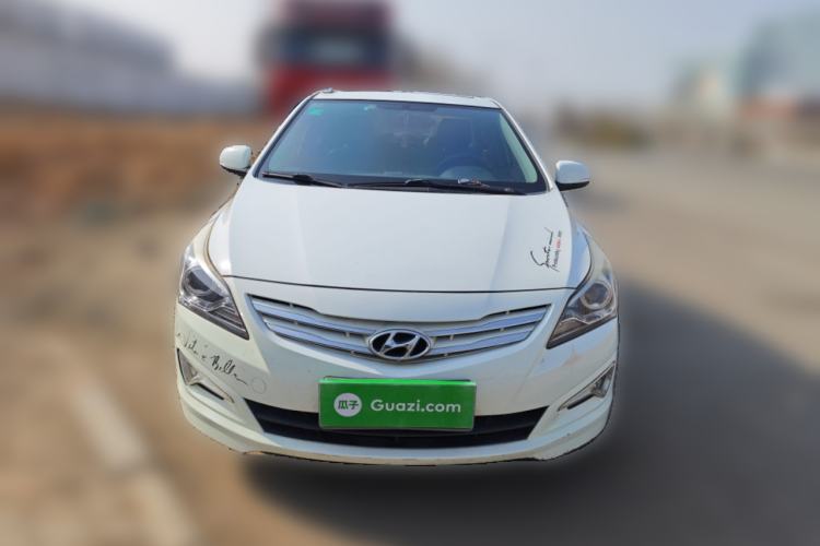 Used Hyundai Verna (older generation) 2014 1.4L Manual Top-Tier Model TOP