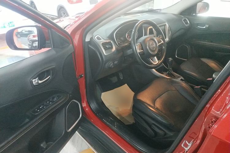 Used  Compass 2017 200T Automatic Family Edition
