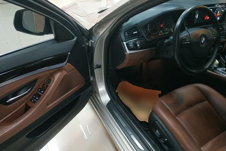 Used BMW 5 Series 2014 525Li Leading Model
