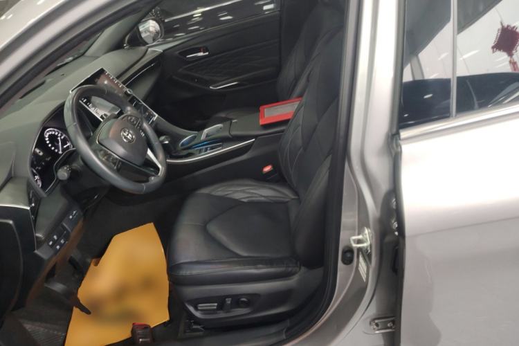 Used Toyota Avalon 2019 Dual-Engine 2.5L XLE Prestige Version China VI Standard
