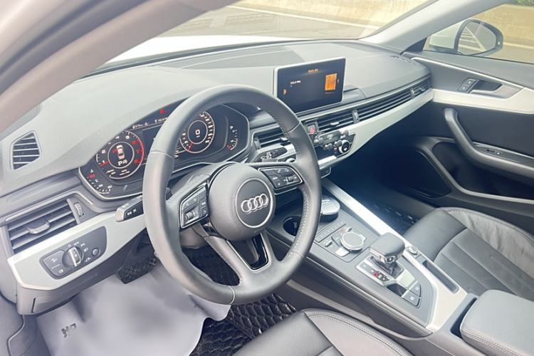 Used Audi A4L 2019 40 TFSI Fashion Edition China VI Emission Standard
