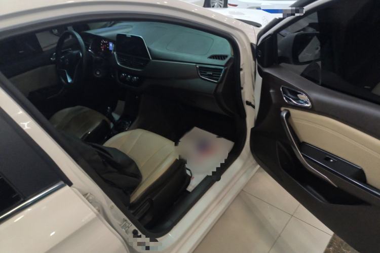 Used Baojun 310W 2017 1.5L Manual Fashion Model China V
