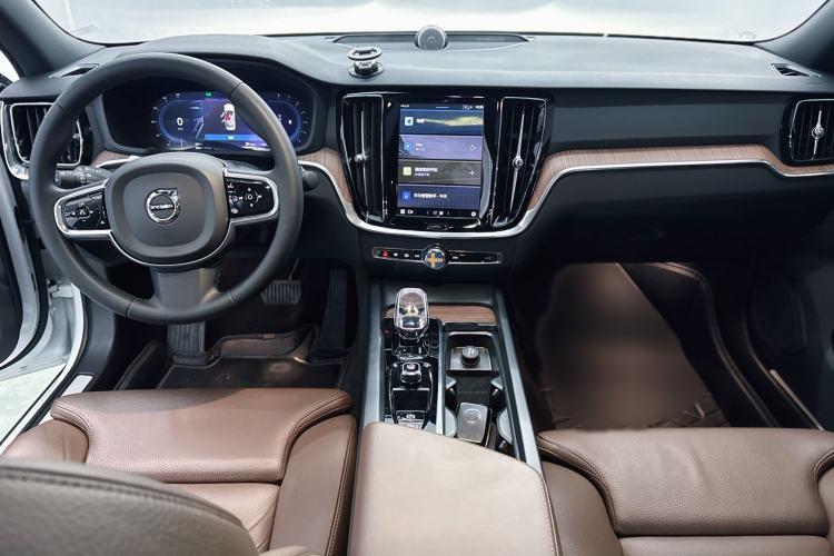 Used Volvo S60 2024 B4 Zhiyuan Luxury Edition
