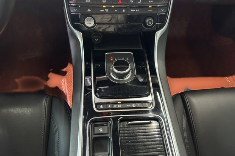 Used Jaguar XFL 2020 XFL 2.0T P200 Two-Wheel-Drive Rally Flag Edition
