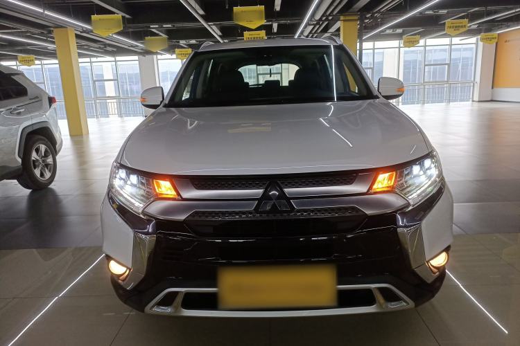 Used Mitsubishi Outlander 2019 2.4L 4x4 Zhi Xiang Edition 5 Seats China VI Standard
