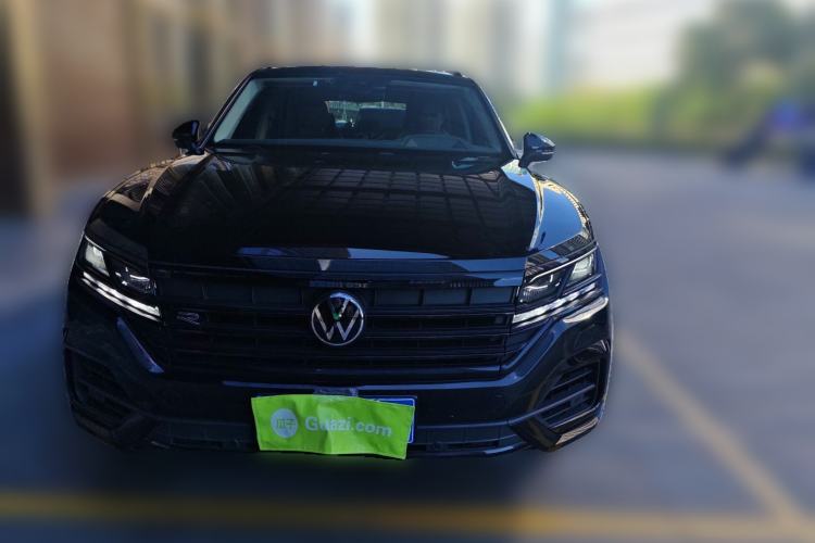 Used Volkswagen Touareg 2022 3.0 TSI Luxury Edition Black Diamond Sport Package
