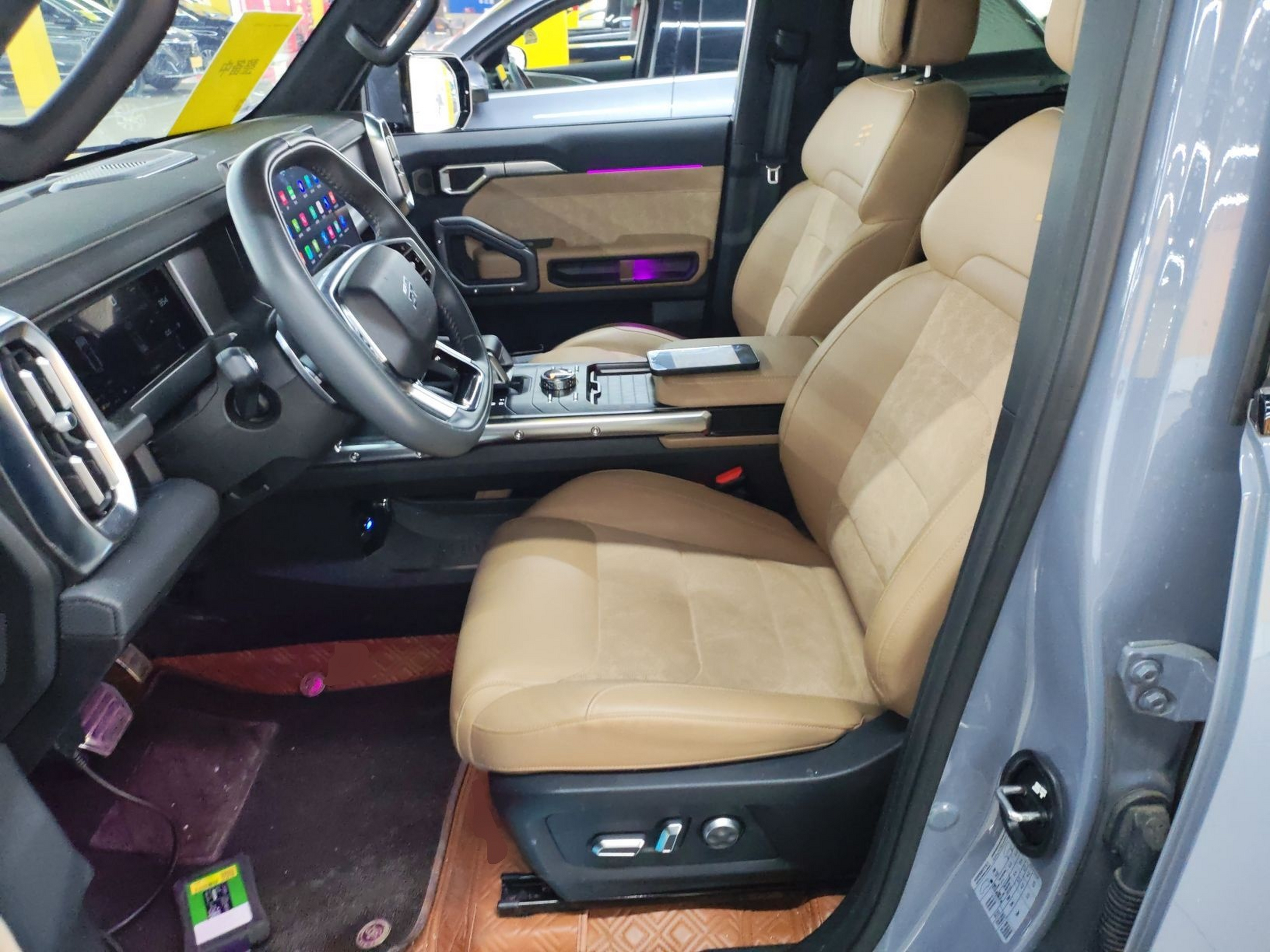 المقاعد الأمامية داخل السيارة