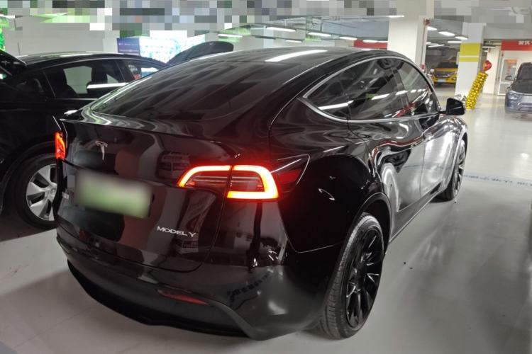 Used Tesla Model Y 2022 Long-Range All-Wheel-Drive Version
