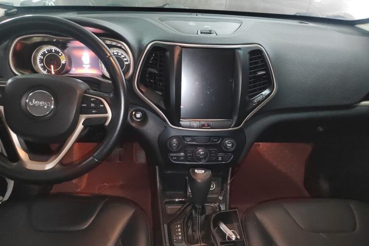 Used  Cherokee 2016 2.0L Superior Edition
