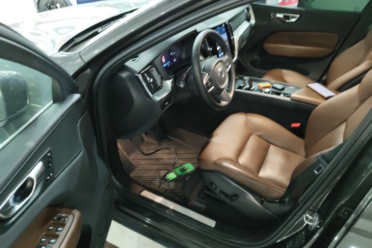 Used Volvo XC60 2024 B5 4x4 Smart Luxury Edition