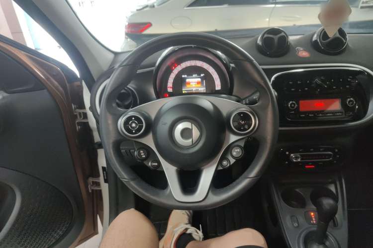 Used  forfour 2016 1.0L 52 kW Passion Edition
