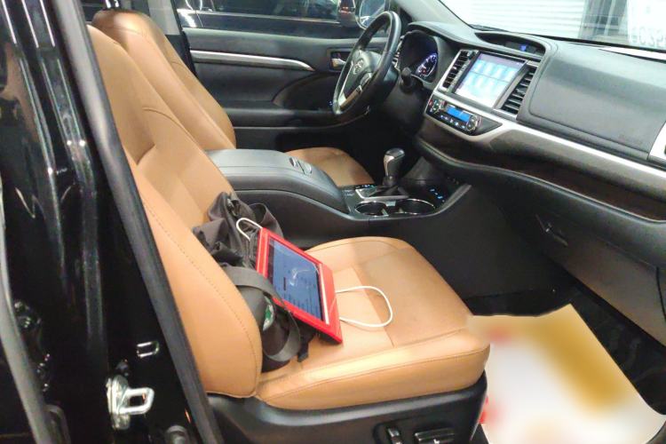 Used Toyota Highlander 2018 2.0T Four-Wheel Drive Knight Edition 7 Seats China VI Standard
