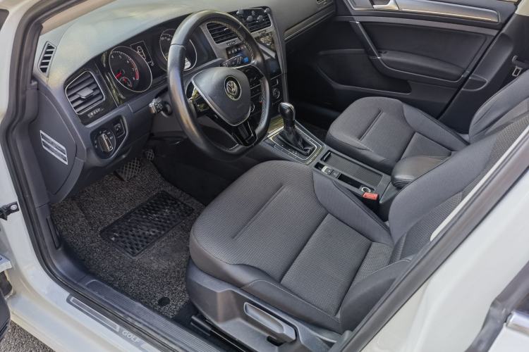 Used Volkswagen Golf 2017 1.6L Automatic Comfort Million-Vehicle Anniversary Edition

