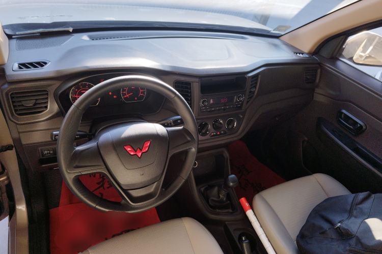 Used Wuling Hongguang V 2022 1.5L Jingqu Edition Enclosed-Window Vehicle with Electric Power Steering LAR
