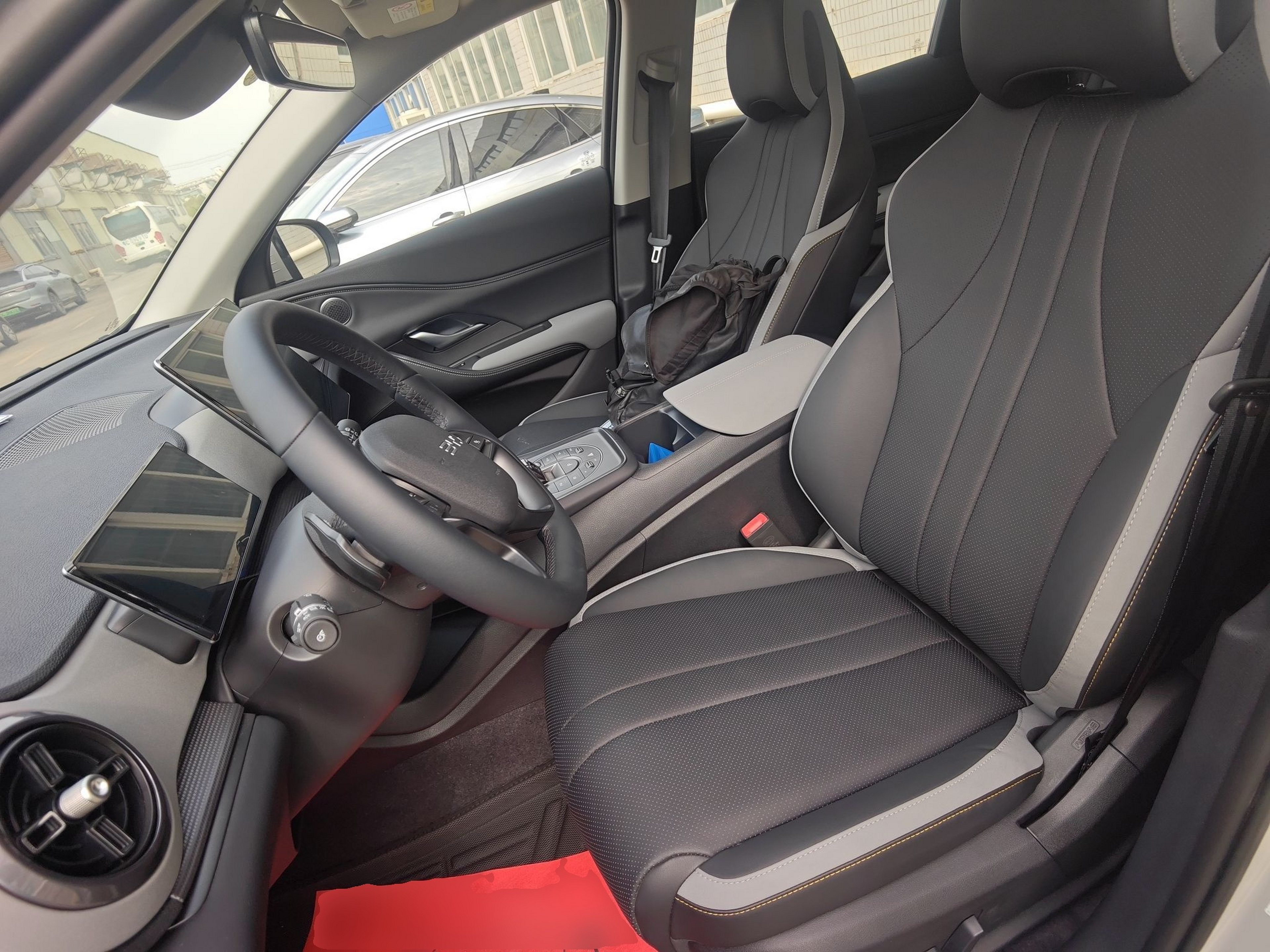 Переднее сиденье в автомобиле