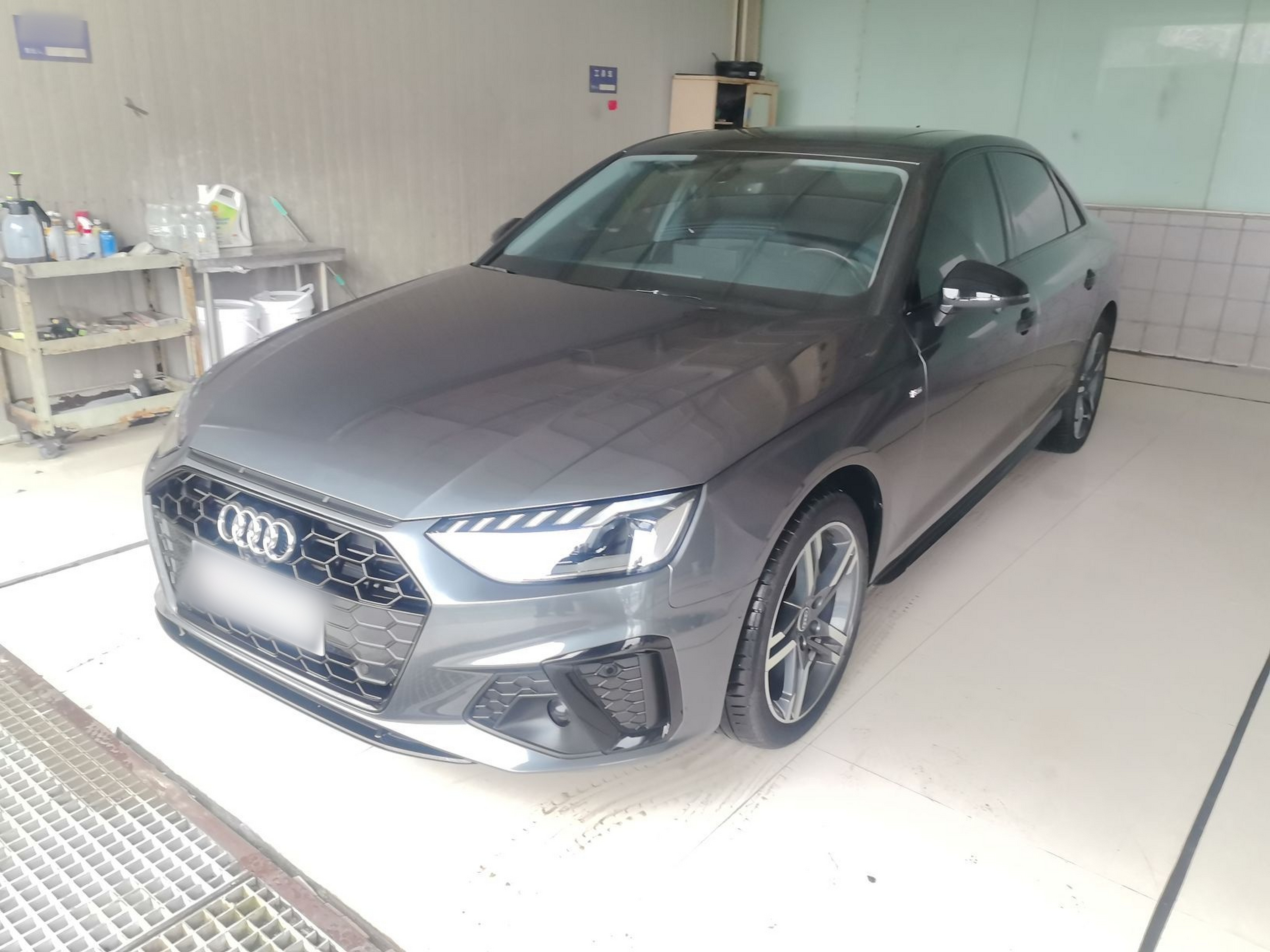 Под передней частью автомобиля