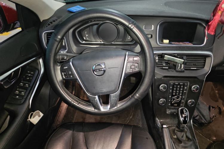 Used Volvo V40 2017 T3 Zhiyi Edition
