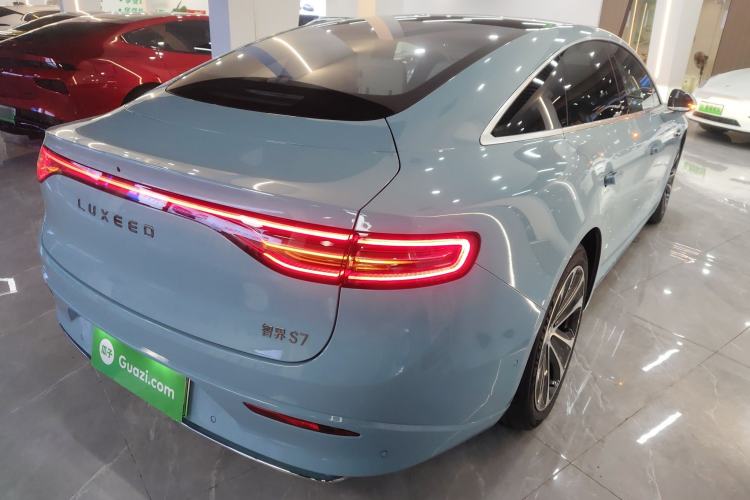 Used Hima Luxeed S7 2025 855 km Max
