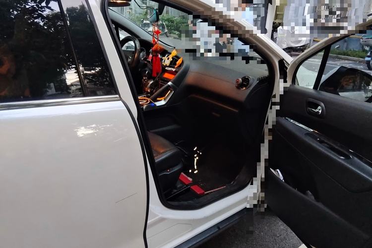 Used Peugeot 3008 2015 2.0L Automatic Trend Edition
