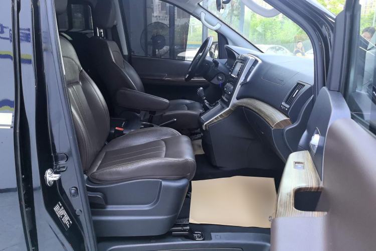 Used FORTHING Lingzhi PLUS 2021 Travel Edition 2.0L Manual Luxury 7-Seater
