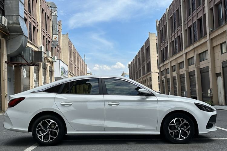 Used MG 5 2022 180 DVVT CVT Youth Luxury Edition
