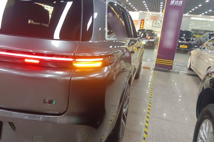 Used Li Auto L8 2023 Air model
