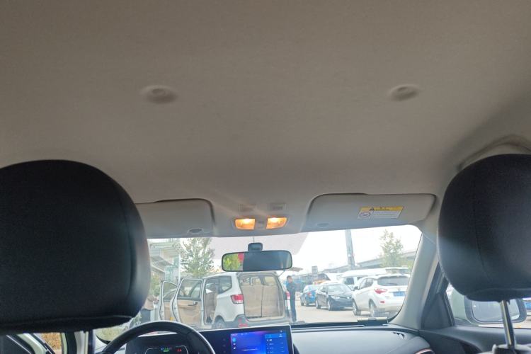 Used ORA White Cat 2022 Upgraded Model 305km Range Luxury Version Lithium-Ion Battery
