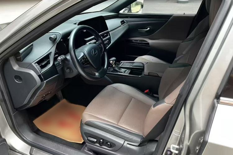 Used Lexus ES 2021 260 Excellence Edition
