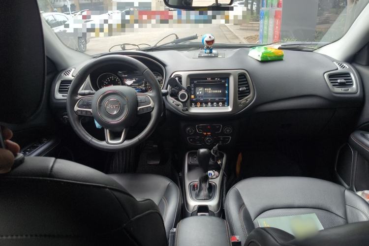 Used  Compass 2017 200T Automatic Family Edition
