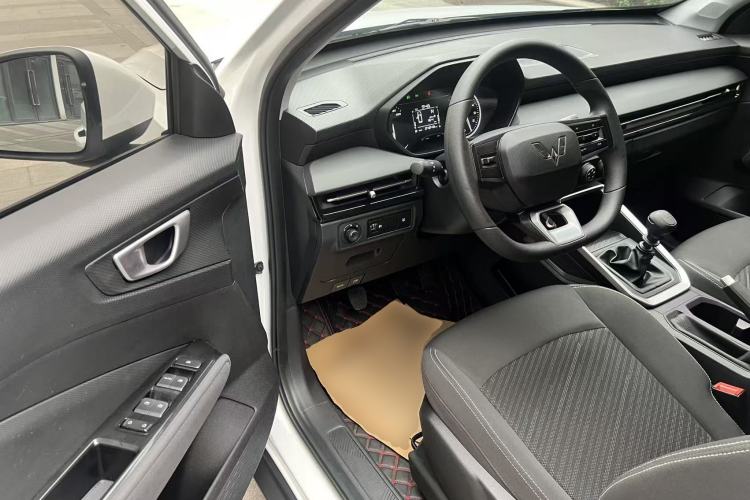 Used Wuling Alvez 2022 1.5L Manual Free-Style Model