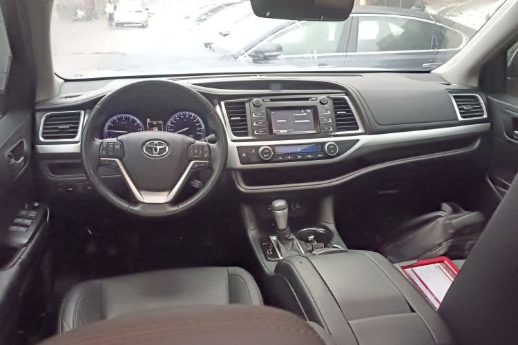 Used Toyota Highlander 2018 2.0T Two-Wheel Drive Luxury Edition 7 Seats China VI Standard
