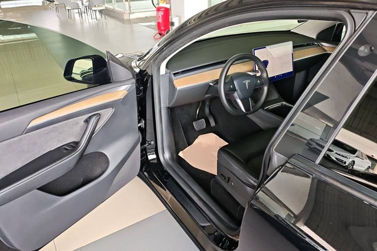 Used Tesla Model Y 2022 Rear-Wheel-Drive Version
