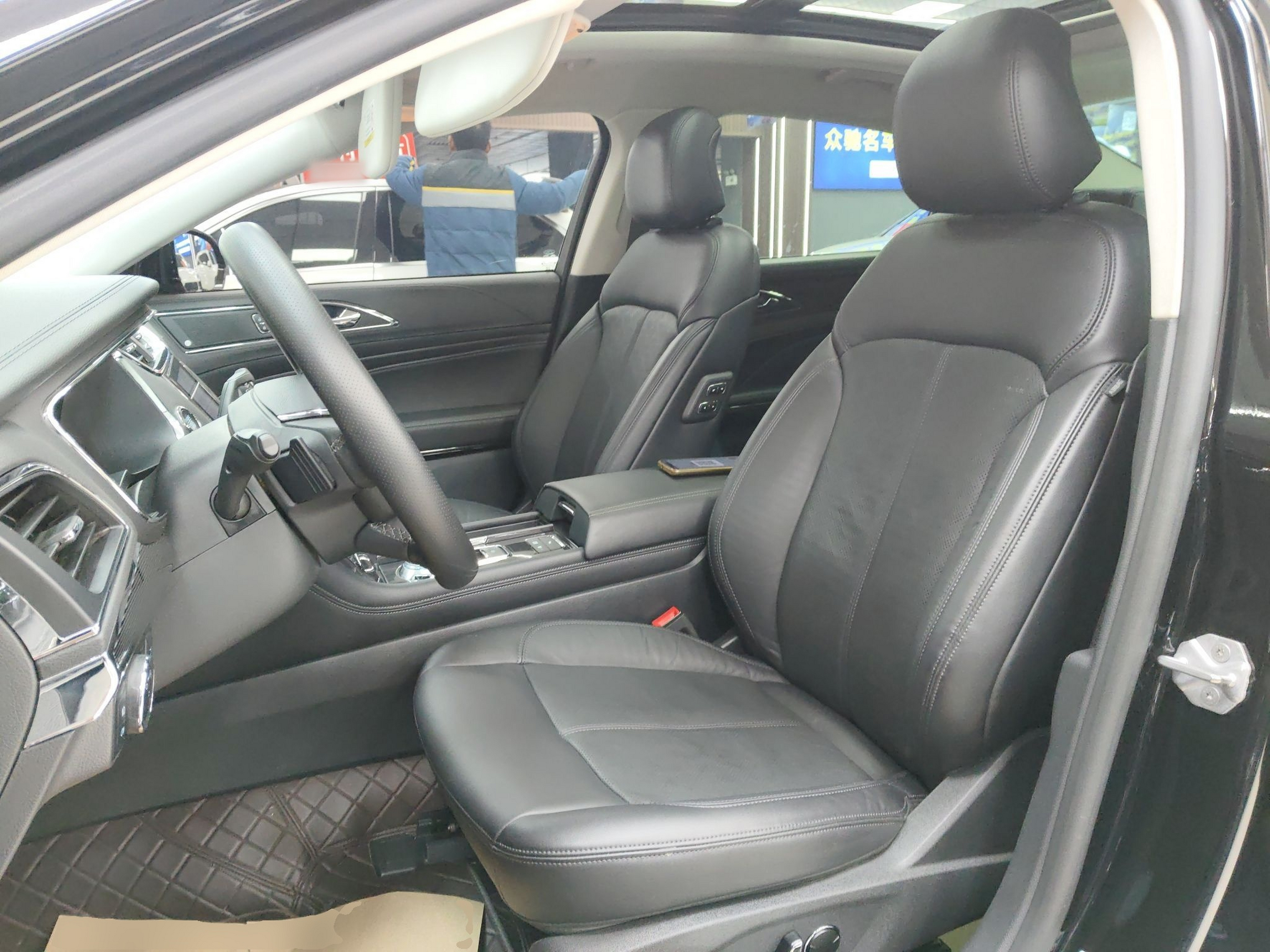 Переднее сиденье в автомобиле