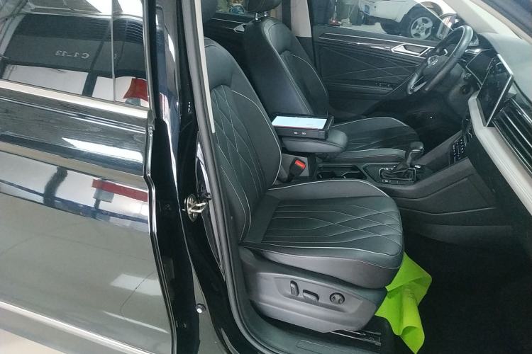 Used Volkswagen Tiguan L 2024 300TSI Automatic Two-Wheel Drive Smart Edition
