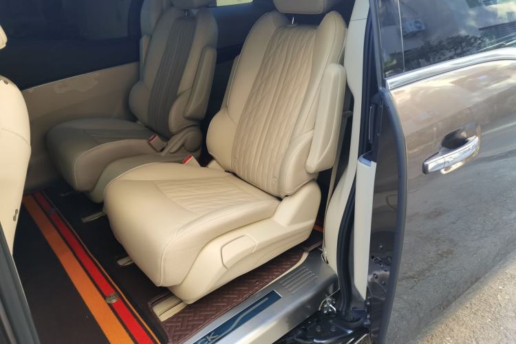 Used Buick GL8 2023 Facelifted Land Cruiser Executive Luxury Version
