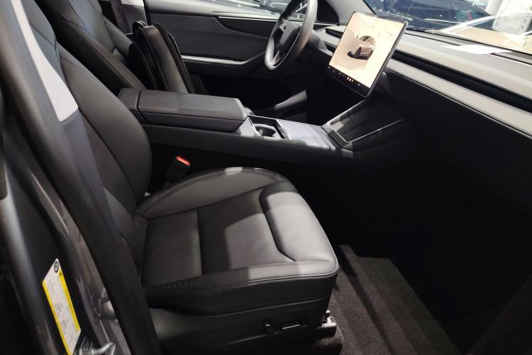 Used Tesla Model Y 2025 Rear-Wheel-Drive Version