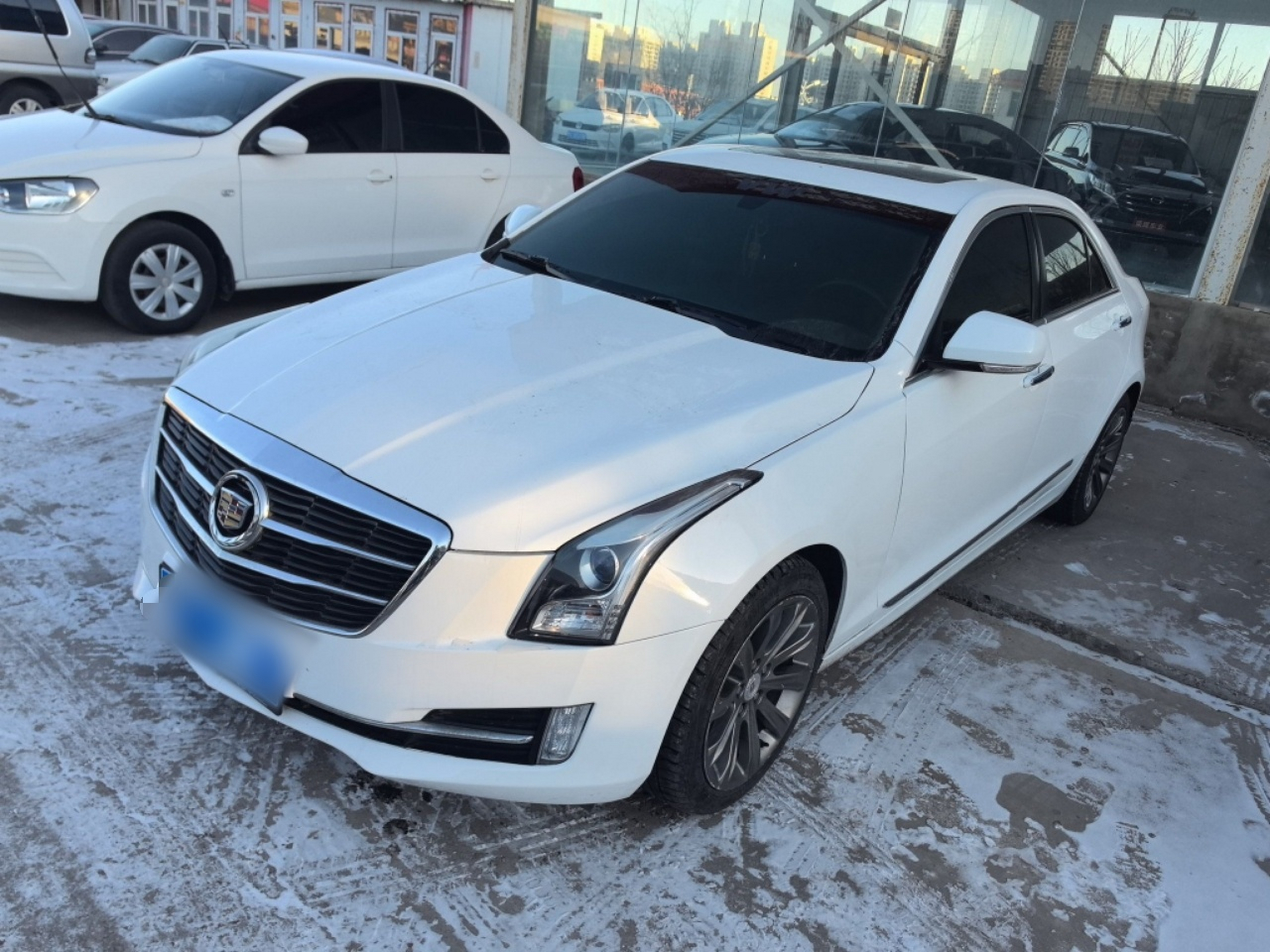 Под передней частью автомобиля