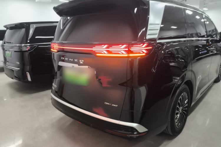 Used Denza D9 2024 DM-i 980 Four-Wheel Drive Prestige Model
