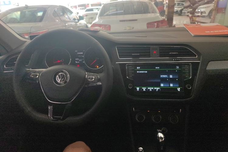 Used Volkswagen Tiguan L 2017 330TSI Automatic Two-Wheel Drive Luxury Edition
