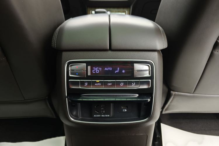 Used Roewe RX8 2018 30T Smart Connectivity Two-Wheel Drive Flagship Edition
