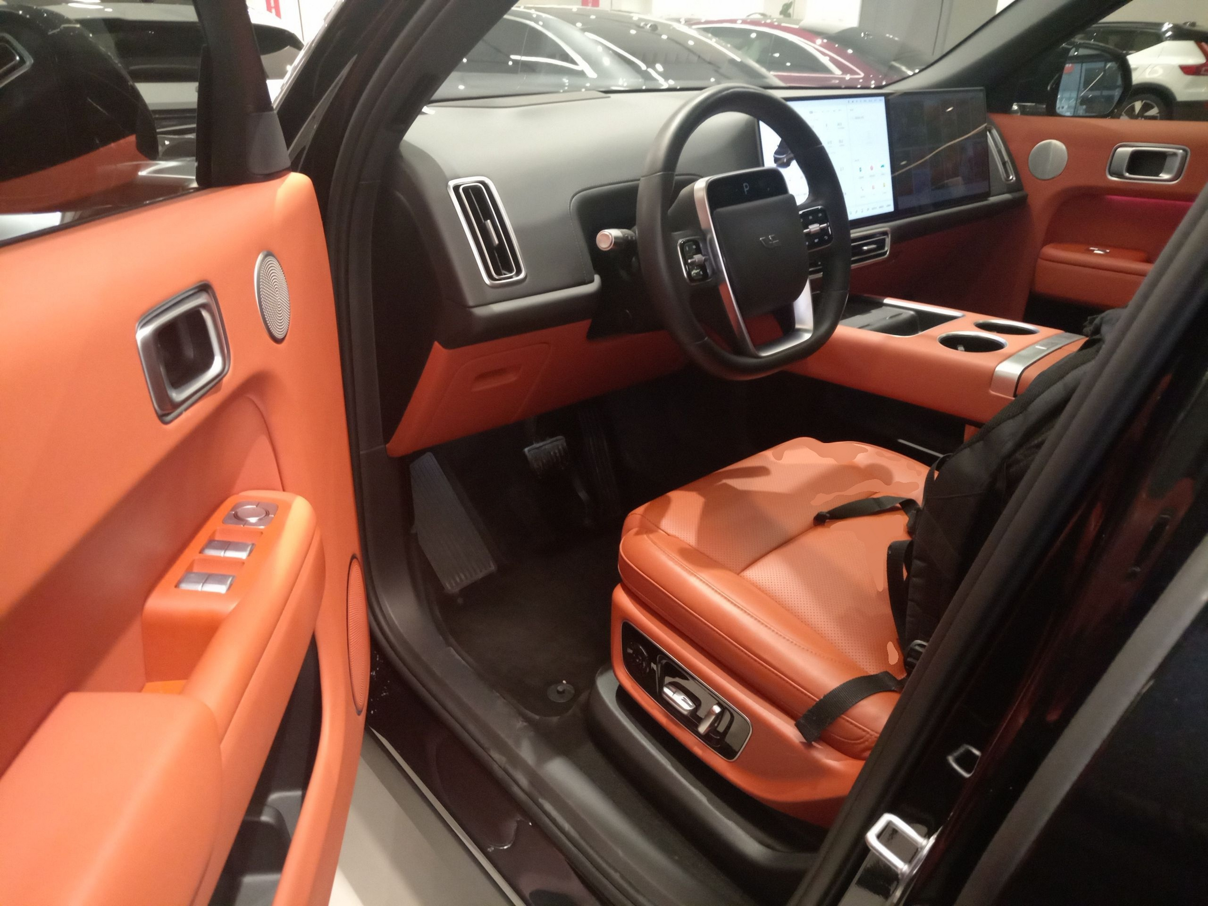 Переднее сиденье в автомобиле