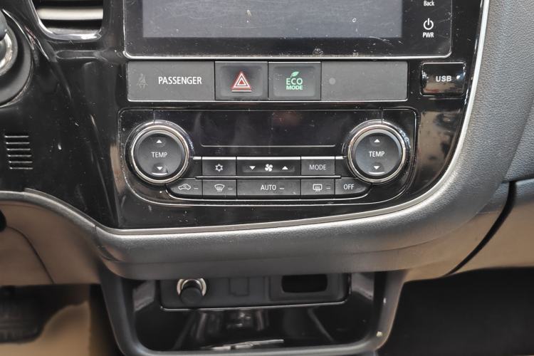 Used Mitsubishi Outlander 2019 2.0L Two-Wheel Drive Comfort Edition 5 Seats China V Standard