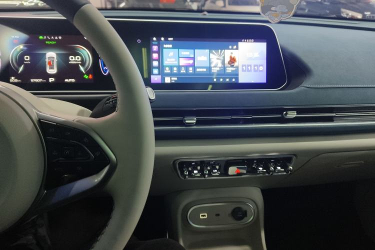 Used ORA Good Cat 2023 401 km Standard Range Luxury Version Lithium Iron Phosphate