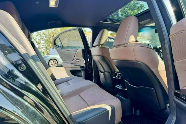 Used Lexus ES 2023 200 Excellence Edition
