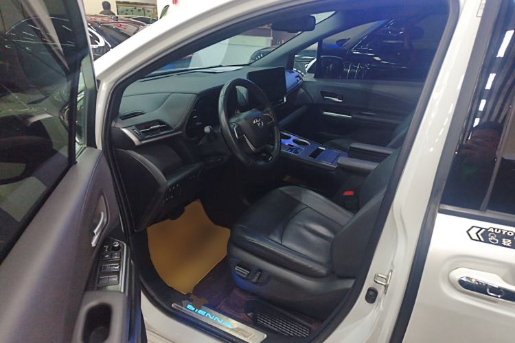 Used Toyota Sienna 2021 2.5L Hybrid Premium Edition